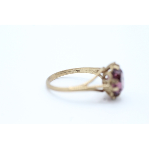 98 - 9ct gold paste single stone ring (2.3g) Size N