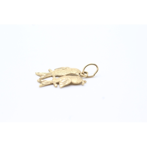 99 - 9ct gold two birds on branch charm (0.6g)