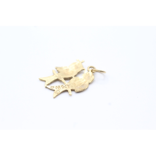 99 - 9ct gold two birds on branch charm (0.6g)