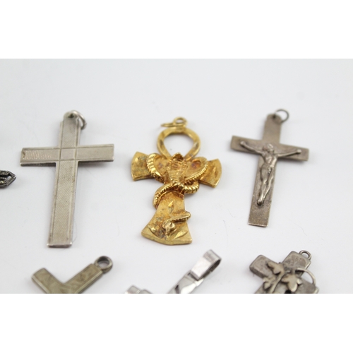 322 - Collection of Sterling Silver Cross Pendants inc. Crucifix, Ankh, Garnet x 9 40g