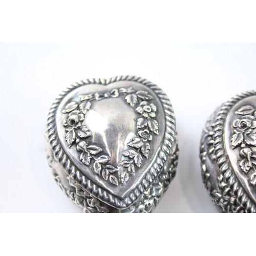 422 - 2 x Antique Victorian 1897 Chester Sterling Silver Heart Trinket Boxes (40g)