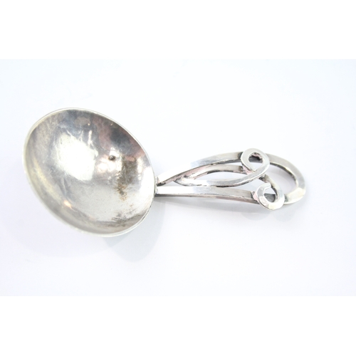 423 - Vintage 1939 Edinburgh Scottish Sterling Silver Hammered Caddy Spoon (18g)