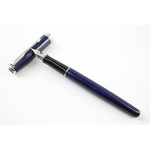 540 - Vintage Parker Sonnet Blue Lacquer Fountain Pen w/ 18ct White Gold Nib WRITING