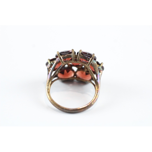 13 - 9ct gold garnet cluster cocktail ring (5.5g) Size N