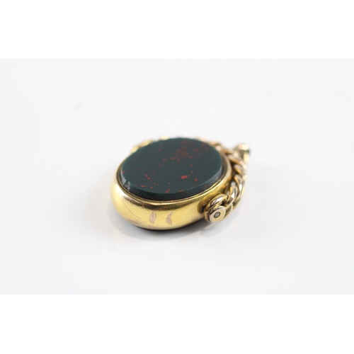 18 - 9ct gold vintage carnelian and bloodstone swivel fob (6.9g)