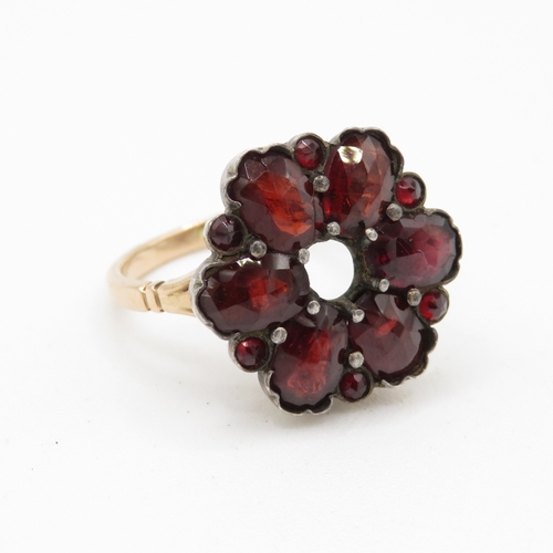 23 - 9ct gold and silver garnet ring (4.2g)