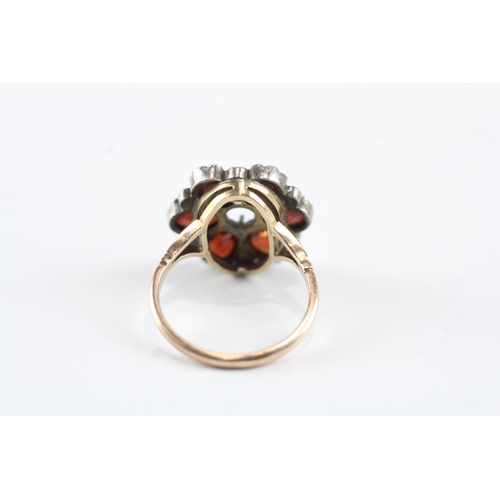 23 - 9ct gold and silver garnet ring (4.2g)