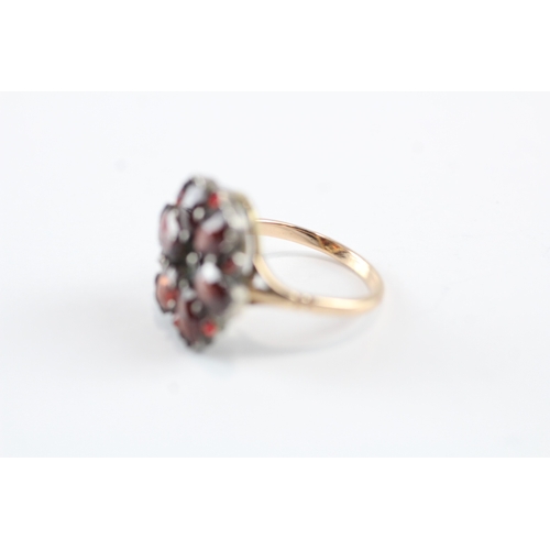 23 - 9ct gold and silver garnet ring (4.2g)