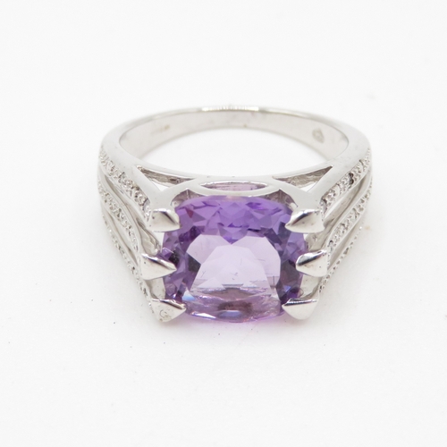 25 - 9ct white gold amethyst solitaire cocktail ring w/ diamond set shoulders (5.3g) Size N