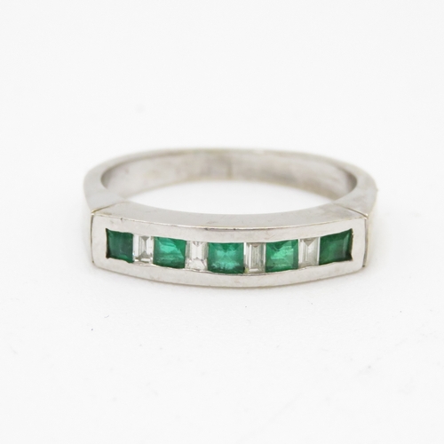 38 - 18ct white gold emerald and diamond row ring (4.7g) Size L