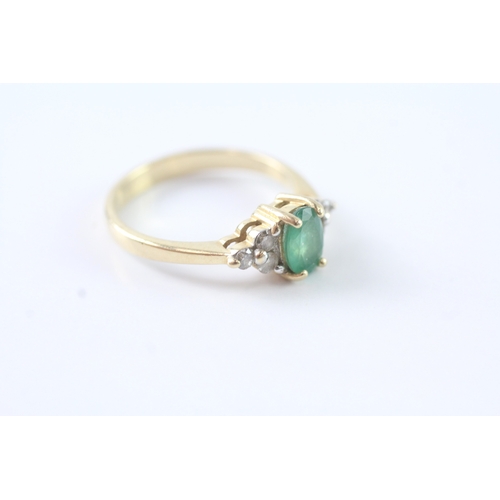 39 - 14ct gold emerald and white gemstone ring (3g) Size N