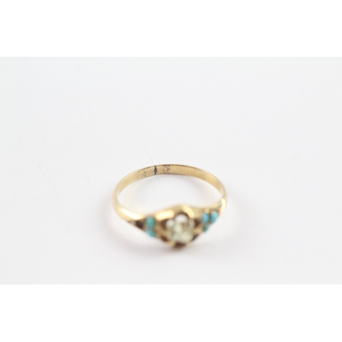 46 - 15ct gold turquoise and green gemstone ring (1.4g) Size J