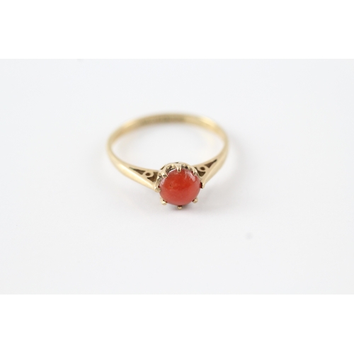 51 - 9ct gold red gemstone ring (1.6g) Size N