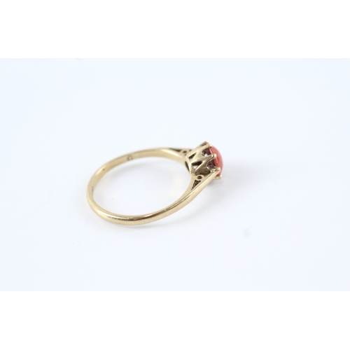 51 - 9ct gold red gemstone ring (1.6g) Size N