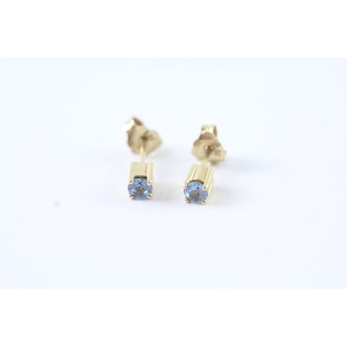 54 - 9ct gold topaz single stone earring (1.3g)