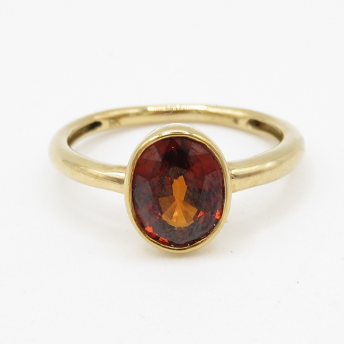 60 - 9ct gold orange gemstone set solitaire ring (2.4g) Size O 1/2