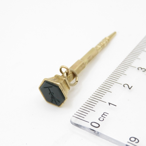 71 - 9ct gold antique bloodstone mechanical pencil charm (2.8g)