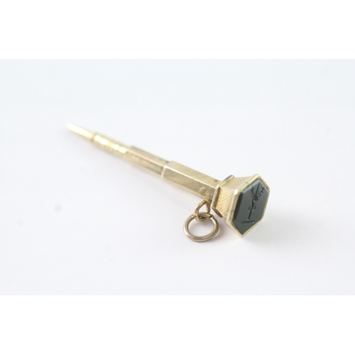 71 - 9ct gold antique bloodstone mechanical pencil charm (2.8g)