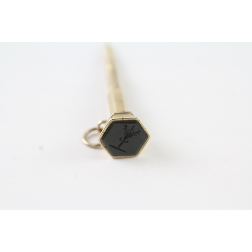 71 - 9ct gold antique bloodstone mechanical pencil charm (2.8g)