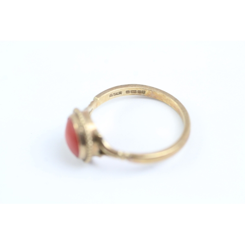 76 - 9ct gold red gemstone ring (1.9g) Size L