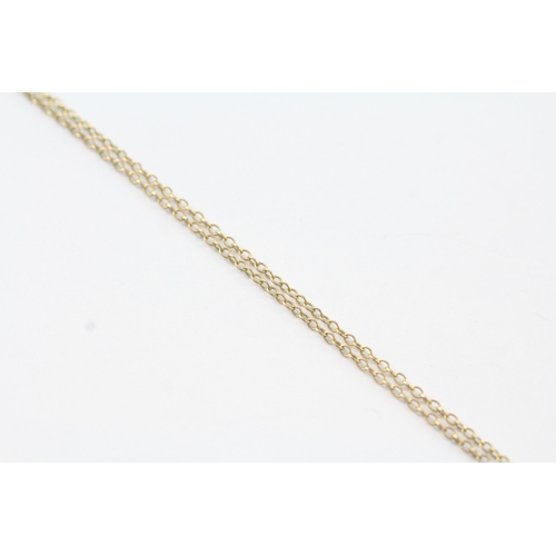 81 - 9ct gold pearl pendant on chain (1.1g)