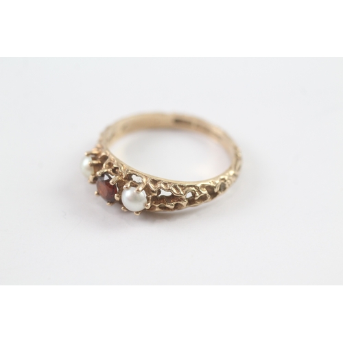 82 - 9ct gold pearl and red gemstone ring (2.6g)