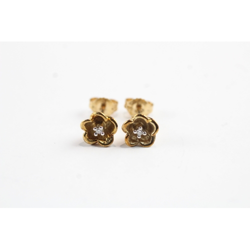 87 - 9ct gold diamond set floral stud earrings (1.6g)