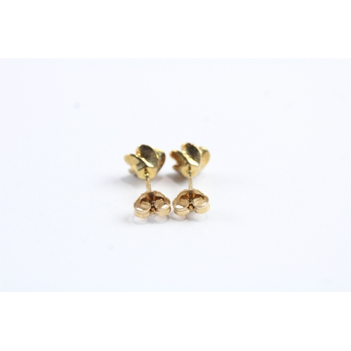 87 - 9ct gold diamond set floral stud earrings (1.6g)