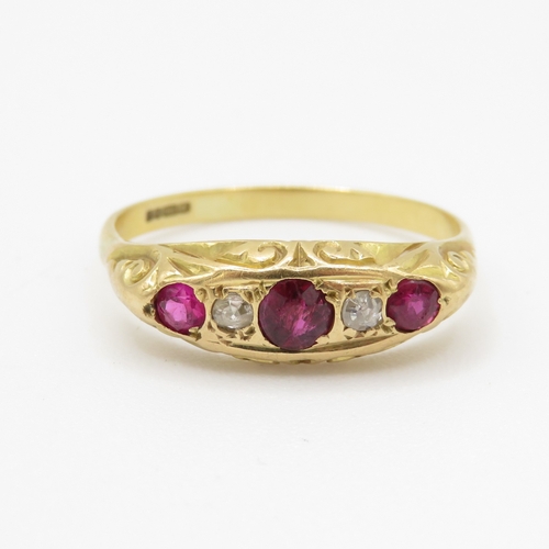 9 - 18ct gold vintage ruby and diamond set ring (2.7g) Size P