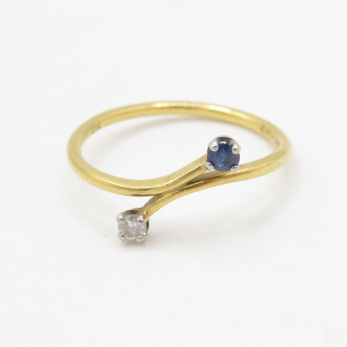 258 - 18ct gold sapphire & diamond two stone ring (1.4g) Size K 1/2