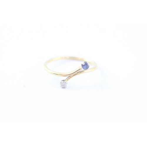 258 - 18ct gold sapphire & diamond two stone ring (1.4g) Size K 1/2