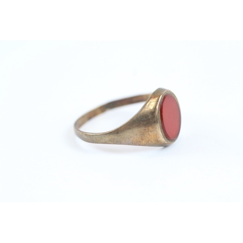 273 - 9ct gold vintage carnelian signet ring (1.6g) as seen - misshapen Size N 1/2