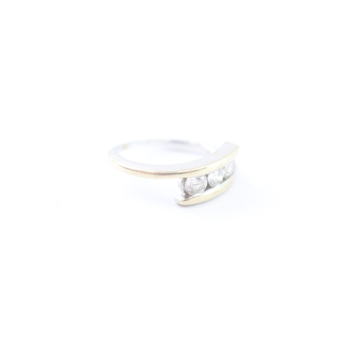 293 - 18ct gold trilogy diamond ring (3.7g) Size K 1/2