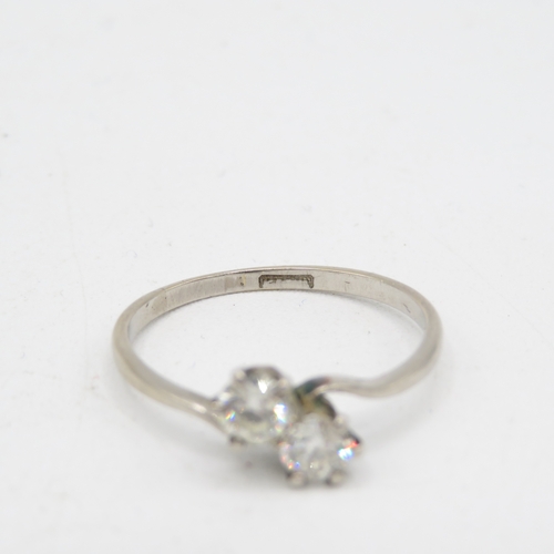 338 - Platinum and diamond cross over ring 2.5g size P