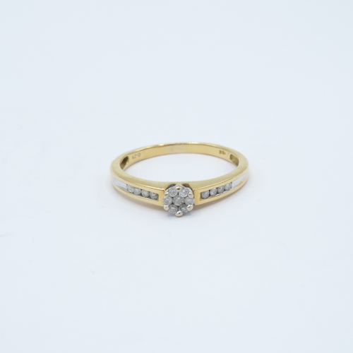 122 - 18ct gold diamond cluster ring Size U