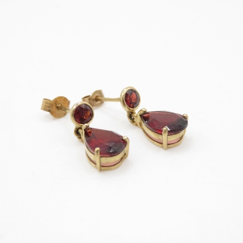 32 - 3x 9ct gold garnet drop earrings (3.3g)