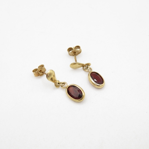 32 - 3x 9ct gold garnet drop earrings (3.3g)