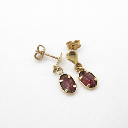 32 - 3x 9ct gold garnet drop earrings (3.3g)