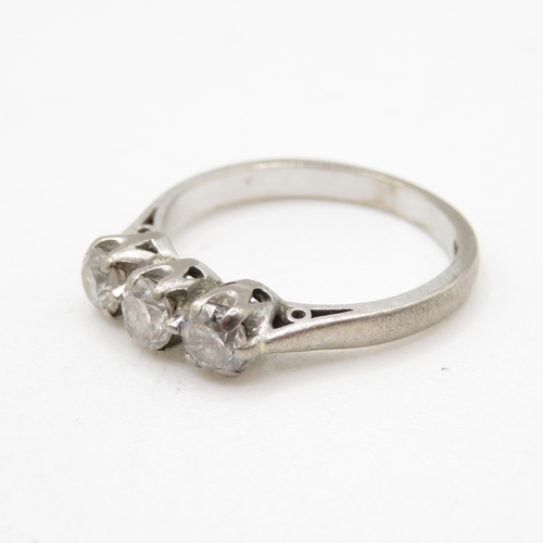 18 - 18ct gold diamond trilogy ring (3.6g) Size M