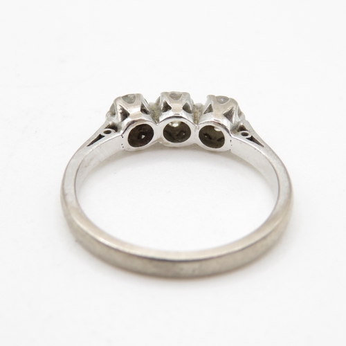 18 - 18ct gold diamond trilogy ring (3.6g) Size M