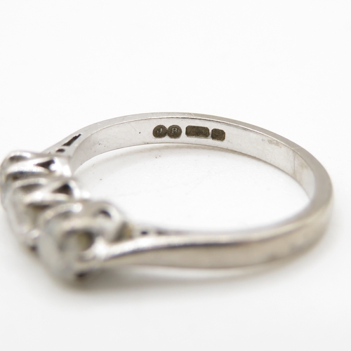 18 - 18ct gold diamond trilogy ring (3.6g) Size M