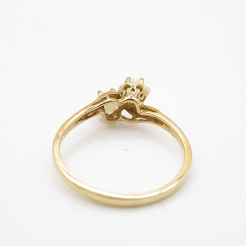 21 - 9ct gold opal toi et moi ring (1.4g) Size M