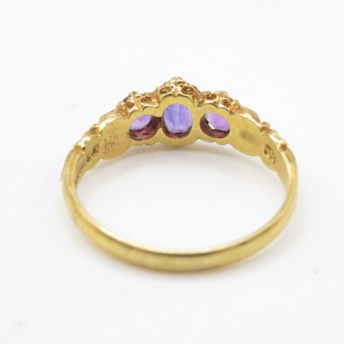27 - 9ct gold amethyst trilogy patterned ring (2.4g) Size P 1/2