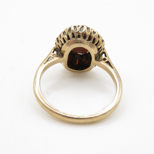 28 - 9ct gold vintage garnet cluster ring (3.5g) Size K