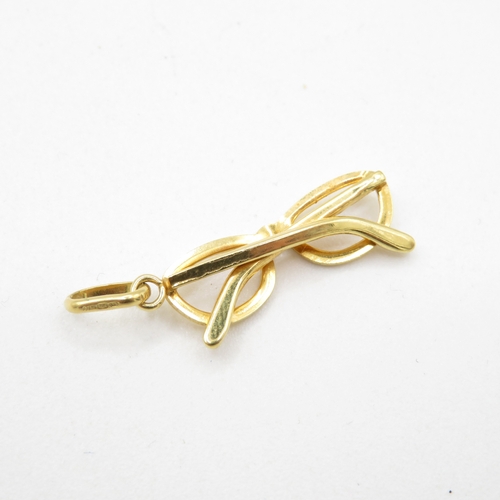 3 - 9ct gold glasses pendant (1.5g)