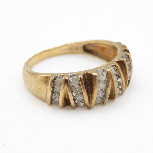 32 - 9ct gold diamond dress ring (3.1g) Size R