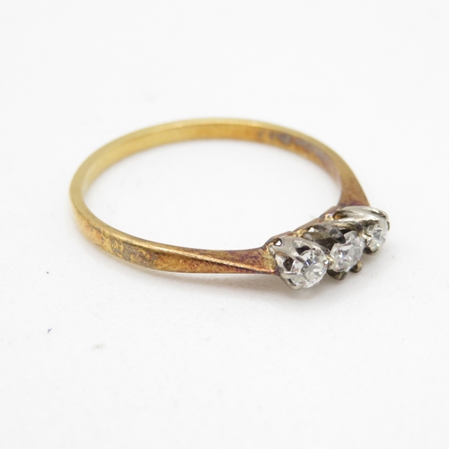 43 - 18ct gold diamond trilogy ring (2g) Size R