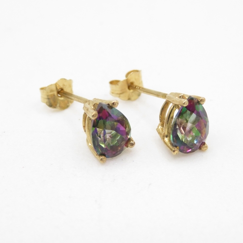 44 - 14ct gold mystic topaz stud earrings (1.1g)