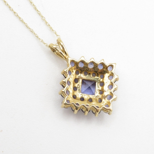45 - 9ct gold tanzanite cluster pendant necklace (3.3g)