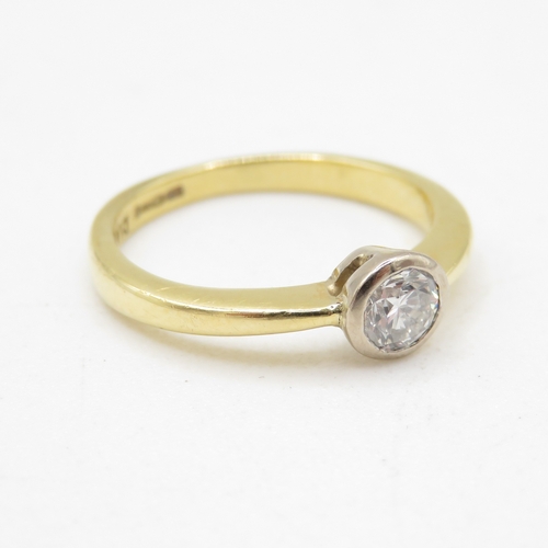 60 - 18ct gold diamond solitaire ring (2.5g) Size I